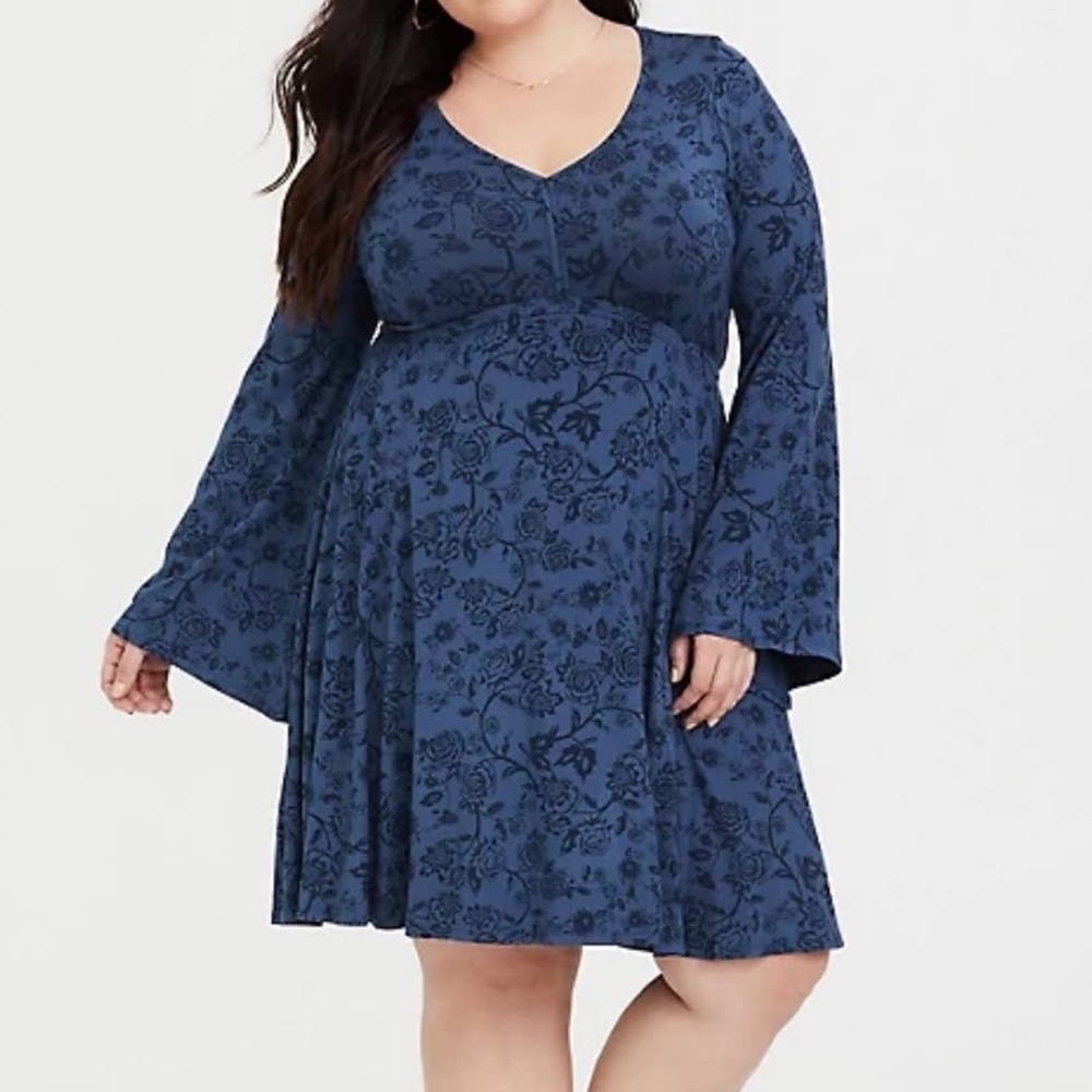 NWOT Torrid Bell Sleeve Skater Dress